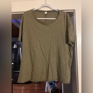 Army green boxy tshirt